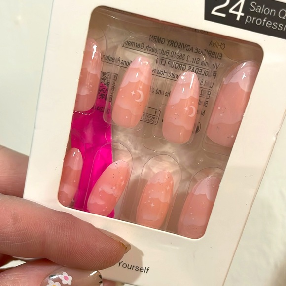 Stars, Moon and Cloud Press On Nails - Picture 9 of 9